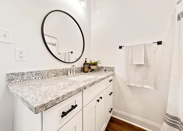 Welcoming Town Brand New Construction Holiday home Lafayette