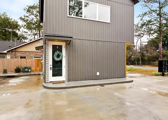 Welcoming Town Brand New Construction Holiday home Lafayette